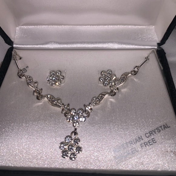 Austrian Crystal necklace and earring set. - Picture 1 of 2